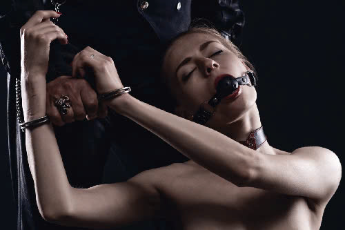 Quan hệ kiểu BDSM là gì?